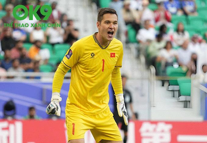 Filip Nguy Cơ Mất Chỗ: Chấn Thương Và Áp Lực Đè Nặng